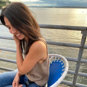 Meet your Posher, Elise